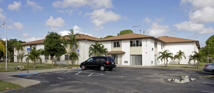 Wedgewood Apartments in West Palm Beach, FL - Building Photo - Building Photo