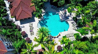 19555 E Country Club Dr in Aventura, FL - Building Photo