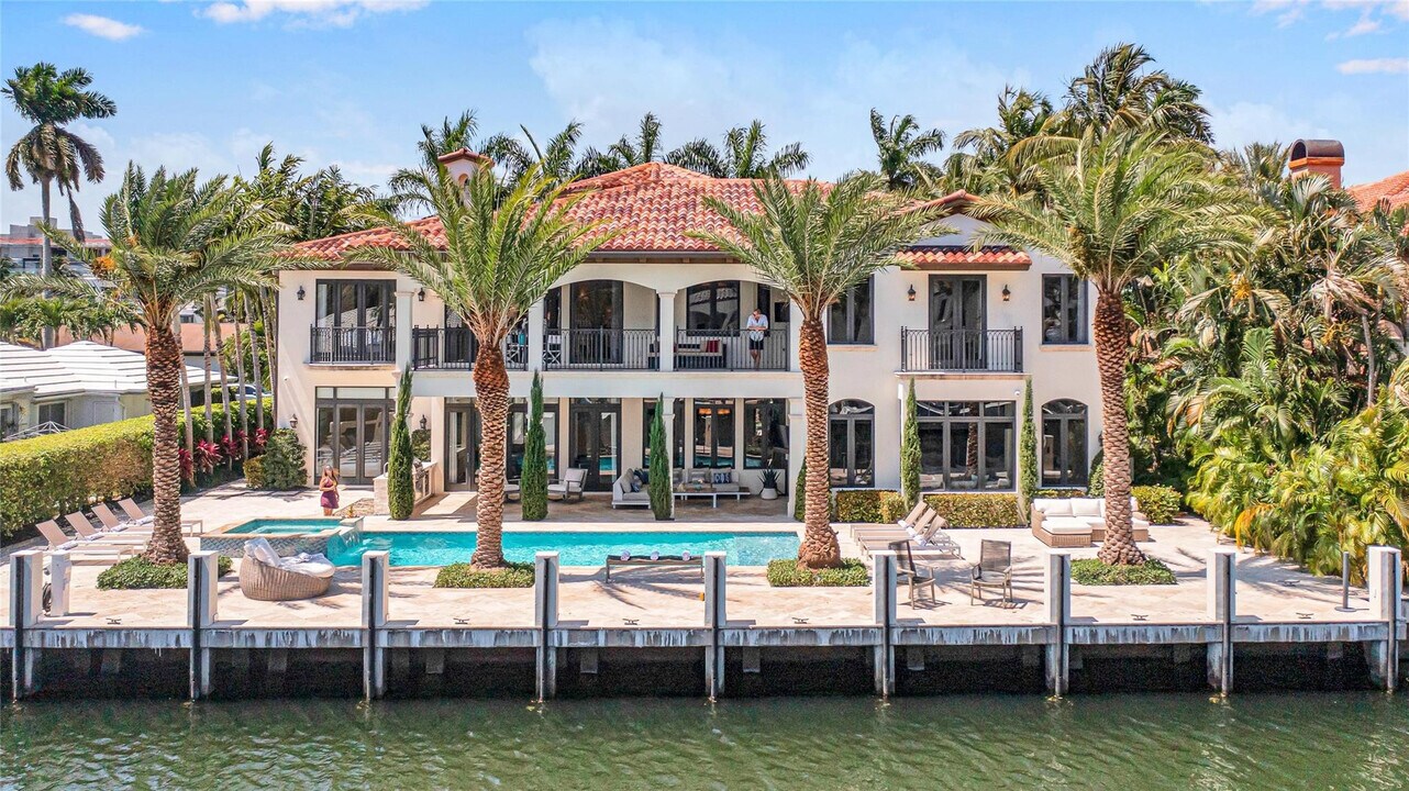 156 Fiesta Way in Fort Lauderdale, FL - Building Photo