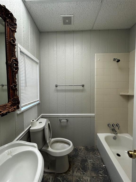 property at 903 W 30th St