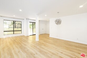 1738 S Bentley Ave in Los Angeles, CA - Building Photo - Building Photo