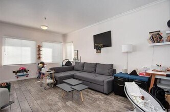 1605 E Seal Way in Seal Beach, CA - Building Photo - Building Photo