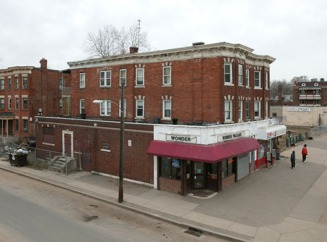 481-485 Albany Ave in Hartford, CT - Foto de edificio - Building Photo