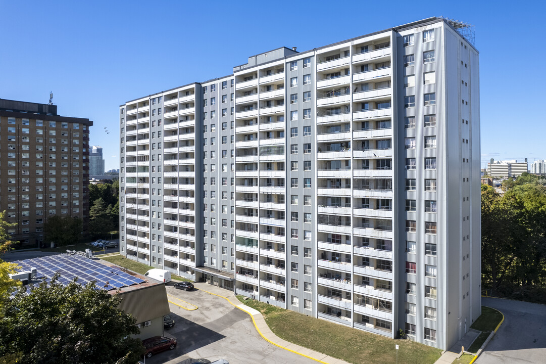 40 Tuxedo Court in Toronto, ON - Building Photo