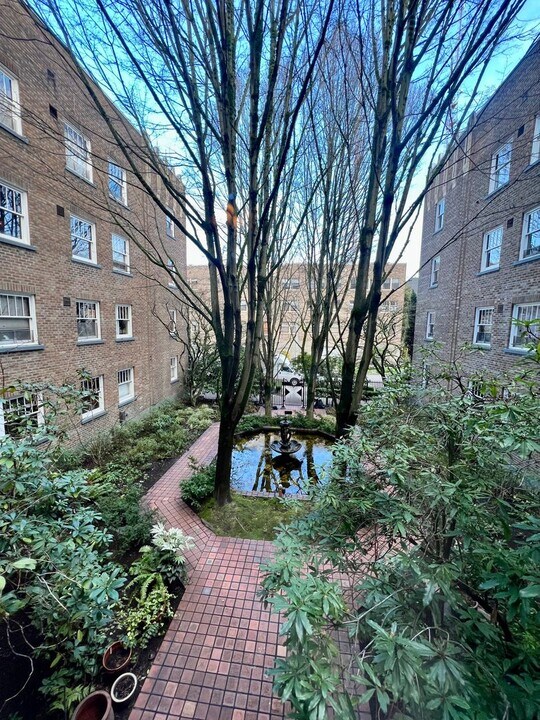 1631 16th Ave in Seattle, WA - Building Photo