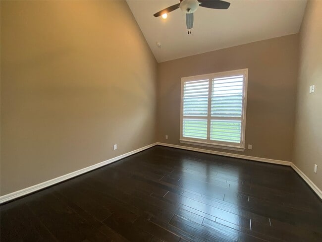 property at 2911 S Saddlebrook Ln