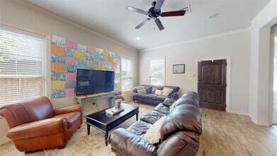 105 Luther St in College Station, TX - Building Photo - Building Photo