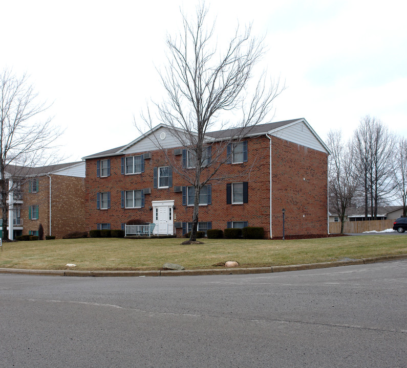 75 Carter Cir in Youngstown, OH - Foto de edificio