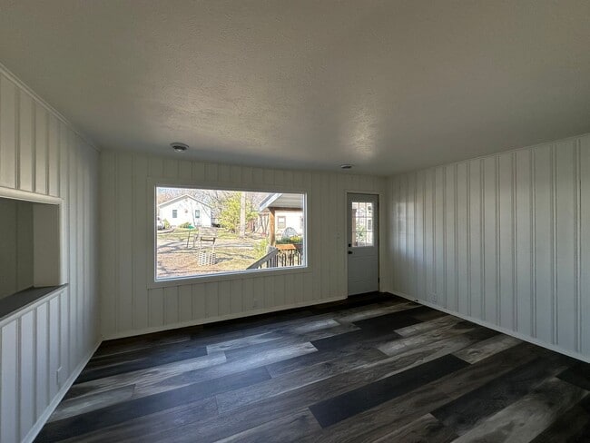 127 Hickory Nut Ln in Edgerton, WI - Building Photo - Building Photo
