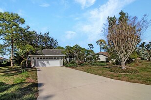 2092 Timucua Trail in Nokomis, FL - Building Photo