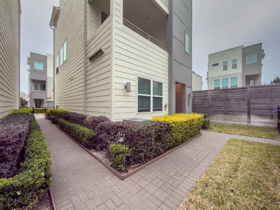 2733 Eado Edge Ct in Houston, TX - Foto de edificio