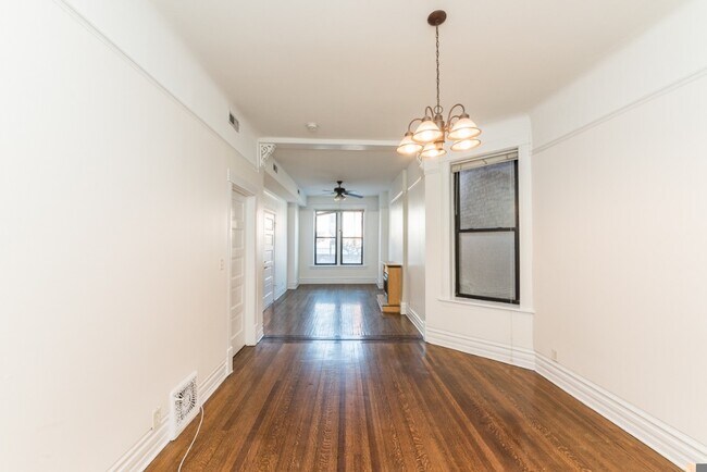 907 W Addison St, Unit 1 in Chicago, IL - Building Photo - Building Photo