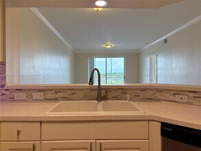 10730 NW 66th St in Doral, FL - Building Photo - Building Photo