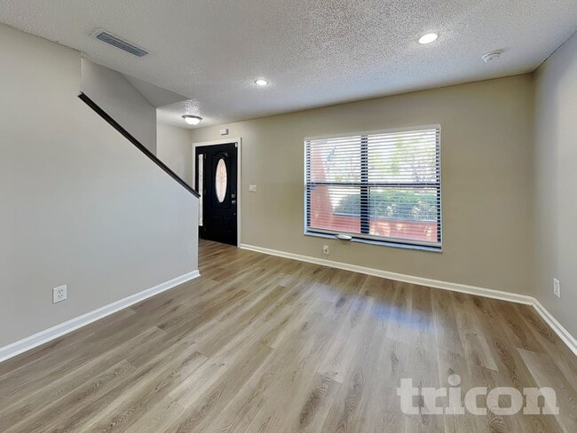 16128 Foxfire Dr, Unit #3 in Tampa, FL - Building Photo - Building Photo