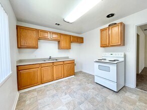 700-702 Poplar Ave in West Sacramento, CA - Building Photo - Building Photo