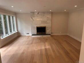 36 Dunes Ln in Port Washington, NY - Building Photo - Building Photo