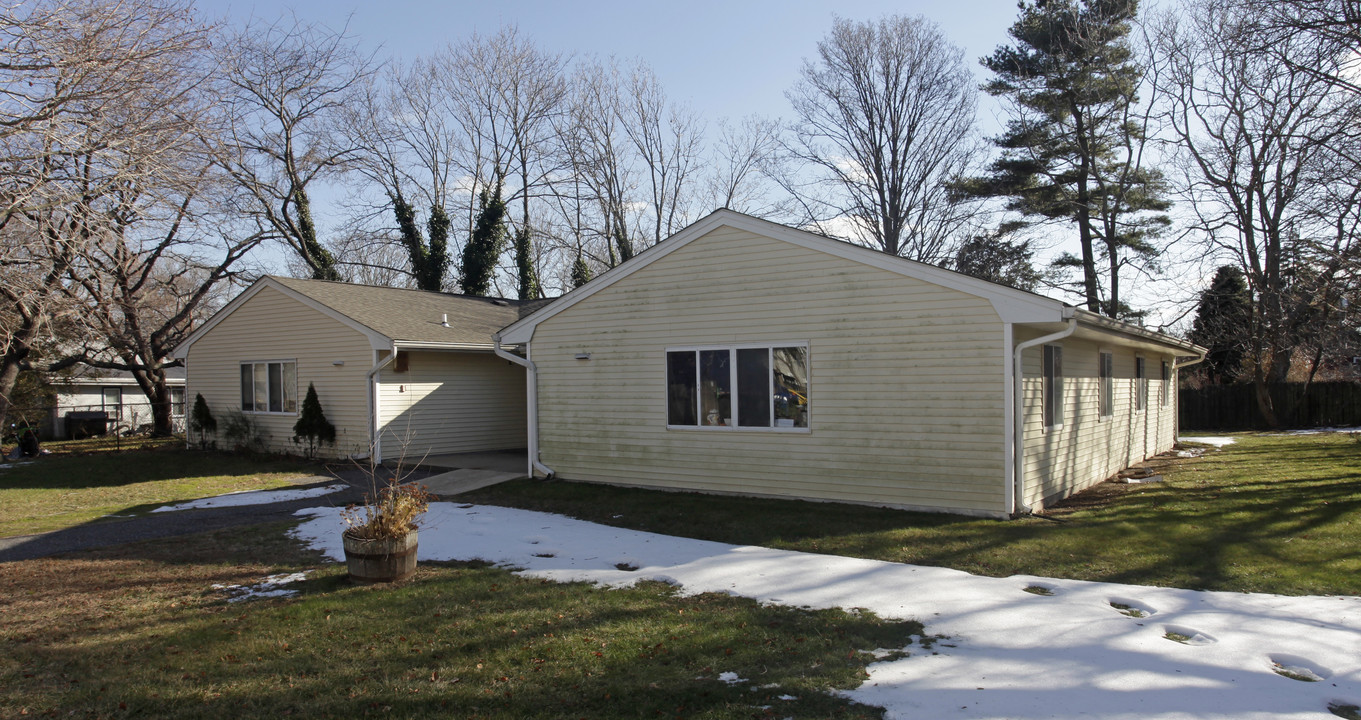 14-17 North St in Greenport, NY - Building Photo