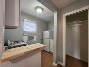 1214 S Ridgewood Ave in Daytona Beach, FL - Building Photo - Building Photo