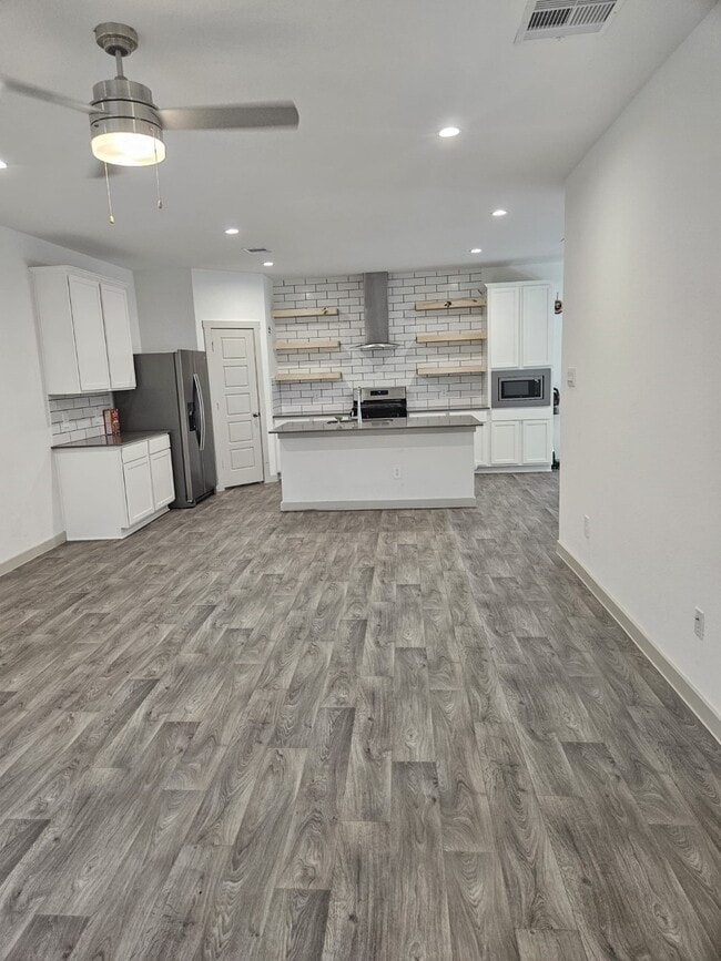 property at 12816 Heddington Grv Ln