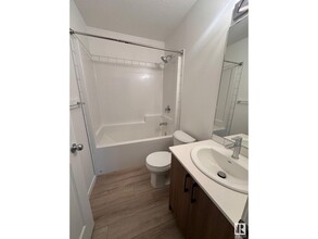 9223 228 St NW in Edmonton, AB - Building Photo - Building Photo