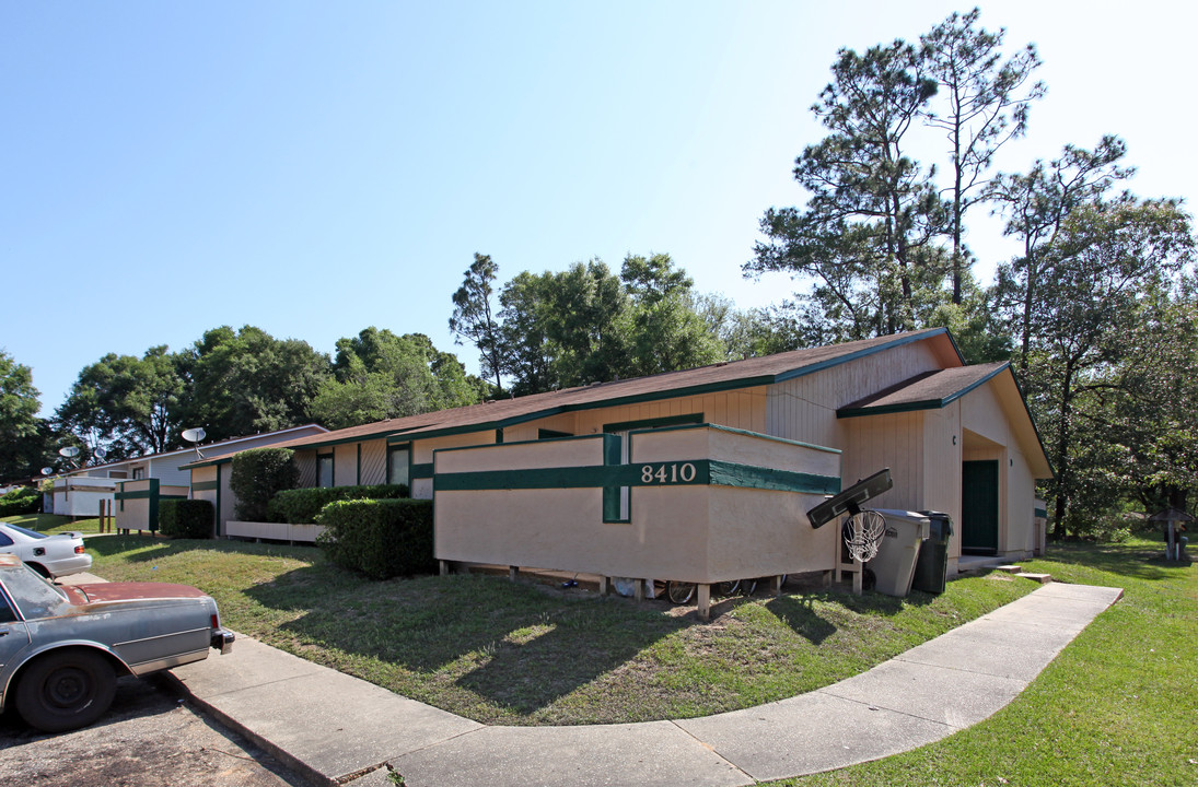 8410 Country Walk Dr in Pensacola, FL - Building Photo