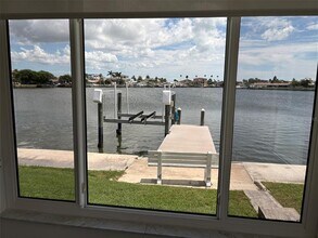 241 176th Ave E in Redington Shores, FL - Building Photo - Building Photo