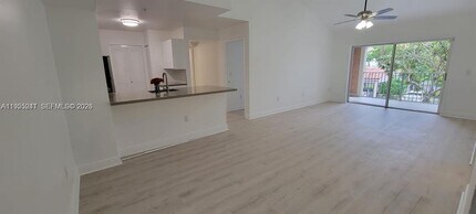 12124 St.Andrews Place, 201 in Miramar, FL - Foto de edificio - Building Photo