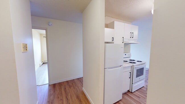 9515-9100 100 Ave. in Grande Prairie, AB - Building Photo - Building Photo