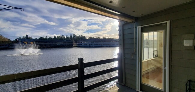 property at 7 Lake Bellevue Dr