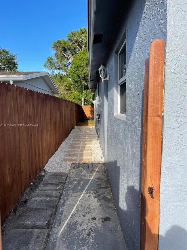 428 NW 16th Ave in Fort Lauderdale, FL - Building Photo - Building Photo