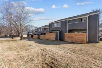 Naismith Apartments in Lawrence, KS - Building Photo - Building Photo