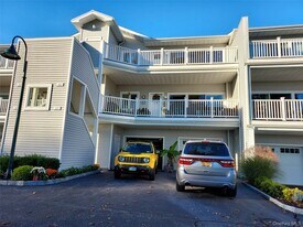 44 Fox Hill Dr in Baiting Hollow, NY - Building Photo
