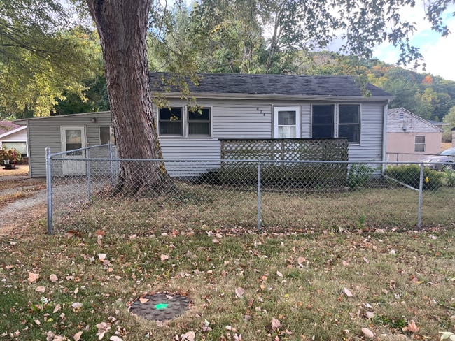 property at 824 Meadow Ave