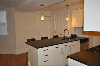 655 Massachusetts Ave, Unit 4 in Cambridge, MA - Foto de edificio - Building Photo