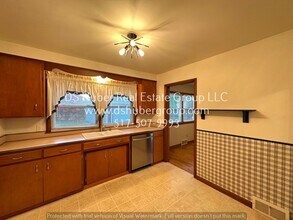 1316 Ravenswood Dr in Lansing, MI - Building Photo - Building Photo