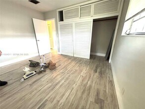 301 SW 10th Terrace in Hallandale Beach, FL - Building Photo - Building Photo