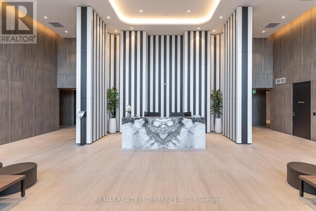 180 Mississauga Vly Blvd in Mississauga, ON - Building Photo - Building Photo