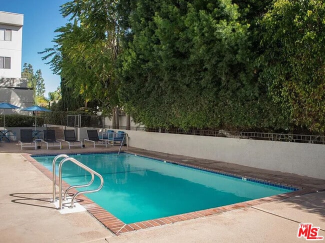 property at 6228 Fulton Ave