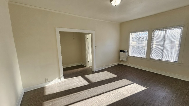 815 S Lake St in Los Angeles, CA - Foto de edificio - Building Photo