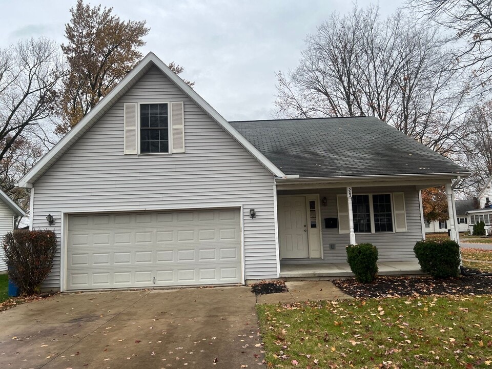 302 W Monroe St in Plymouth, IN - Building Photo