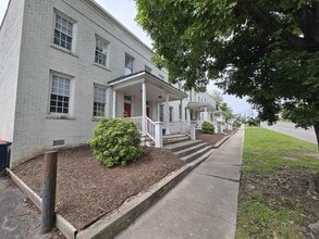 212 E Wythe St in Petersburg, VA - Foto de edificio - Building Photo