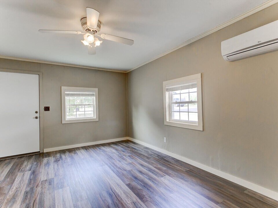 904 E Dodge St in Stephenville, TX - Building Photo