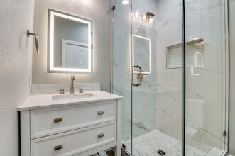 313 N Llewellyn Ave in Dallas, TX - Building Photo - Building Photo