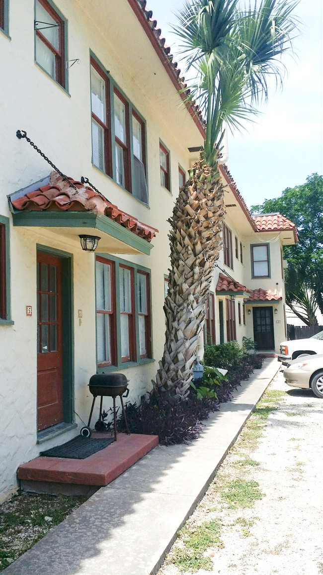 Brewster Place Apartments in San Antonio, TX - Foto de edificio - Building Photo