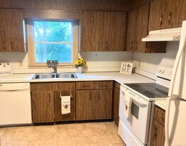 537 Boswell Ave in Norwich, CT - Building Photo