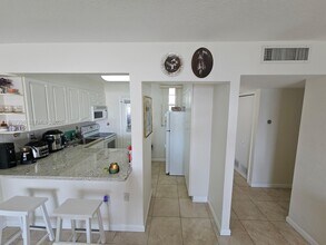 3000 Marcos Dr in Aventura, FL - Building Photo - Building Photo