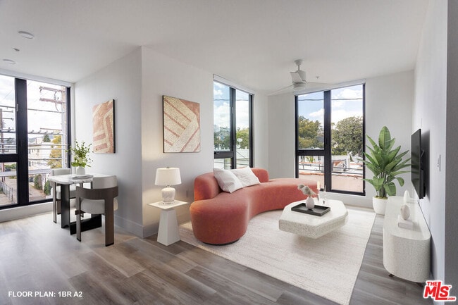 7617 Santa Monica Blvd in West Hollywood, CA - Building Photo - Building Photo