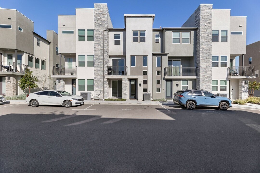 10406 Adamson Wy in San Diego, CA - Building Photo