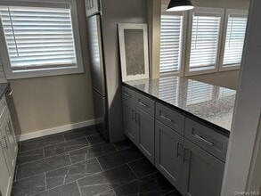 377 Fort Salonga Rd in Northport, NY - Building Photo - Building Photo