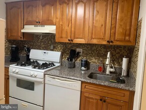 8503 Chestnut Oak Rd-Unit -A in Parkville, MD - Foto de edificio - Building Photo